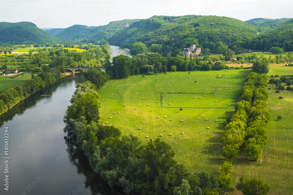 Obraz premium View of Dordogne river from Beynac Castle in France