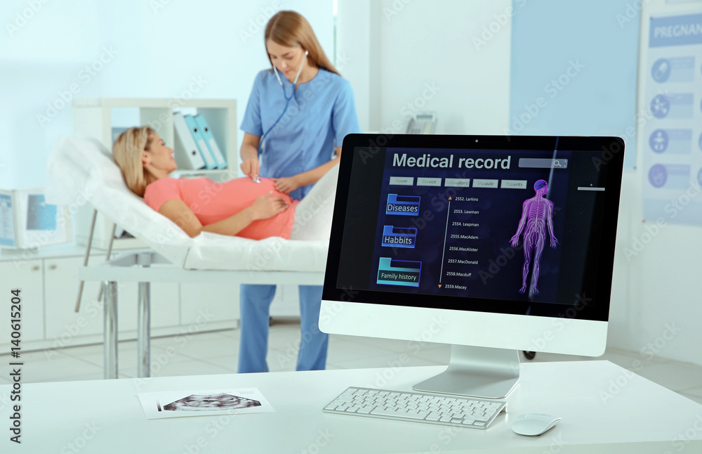 Obraz premium Gynecology consultation. Results of diagnosis on screen
