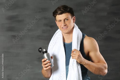 Bild auf Leinwand Young handsome sportsman on color background