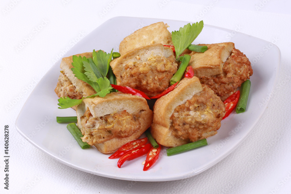 Soft-boiled blood cockles shell served with spicy sauce. Soft-boiled blood cockles shell served with spicy sauce.