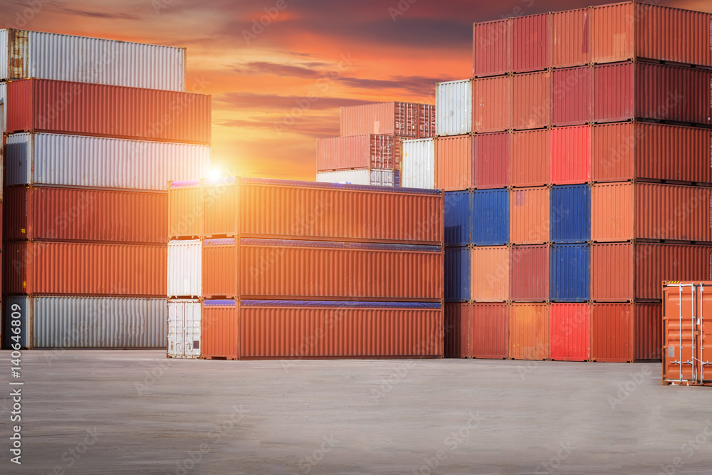 Fototapeta premium Port przemysłowy i plac kontenerowy