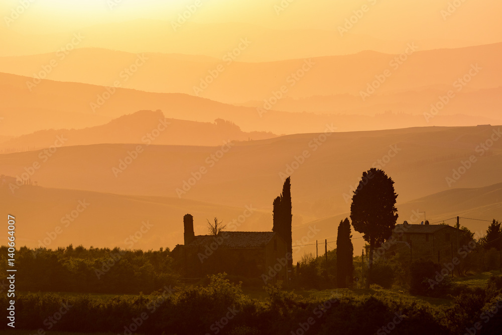 Obraz premium Silhouettes of houses and trees at sunset