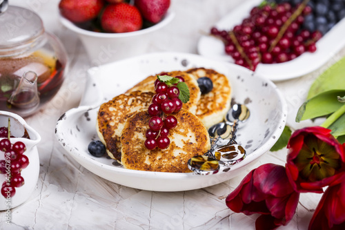 Cottage cheese pancakes with berries
