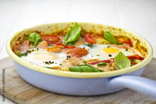 Breakfast pan with vegetables and eggs