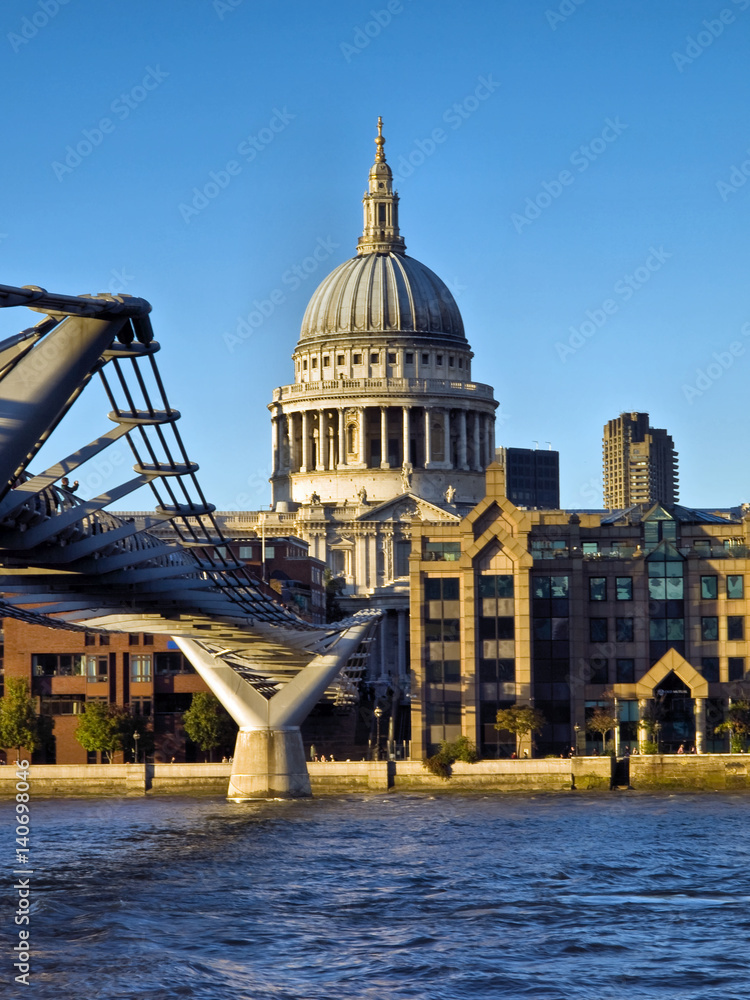 Fototapeta premium London - St Paul's and the Millenium Bridge