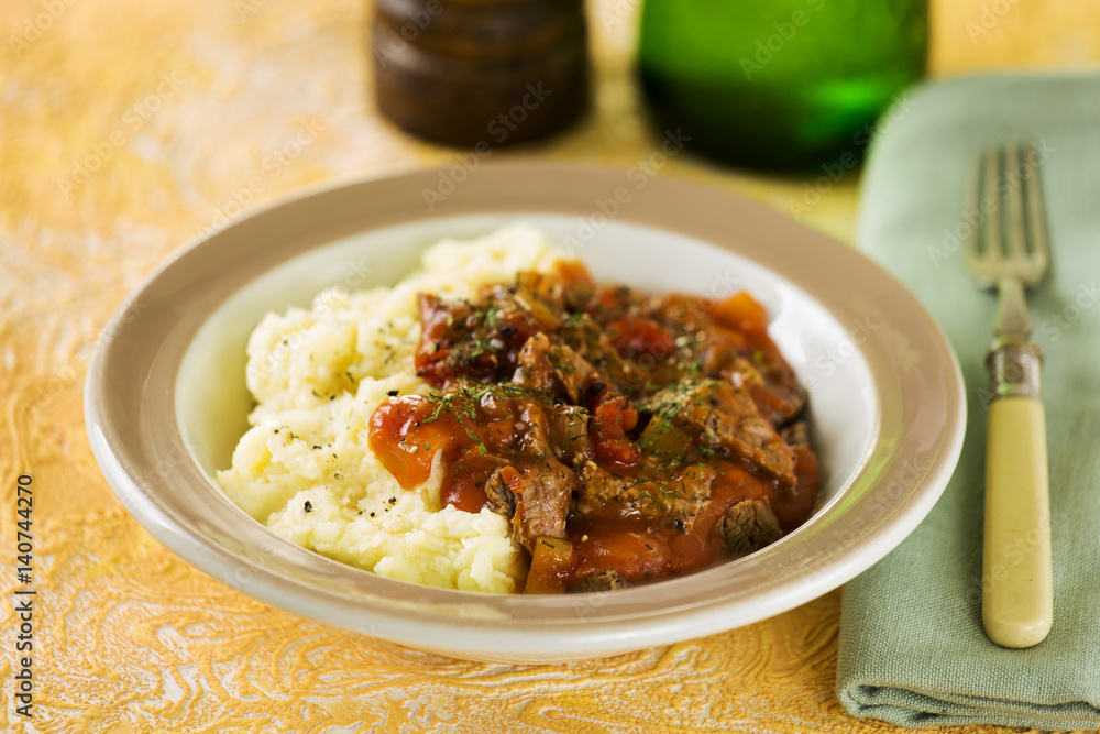 Braised beef with mashed potatoes Braised beef with mashed potatoes