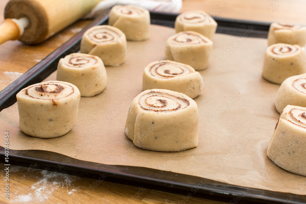 Making delicious cinnamom rolls