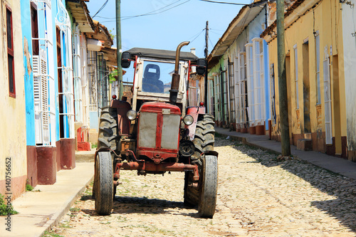 tractor - Cuba Trinidad