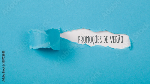 Promocoes de verao, Portuguese text for Summer Specials text behind ripped paper opening