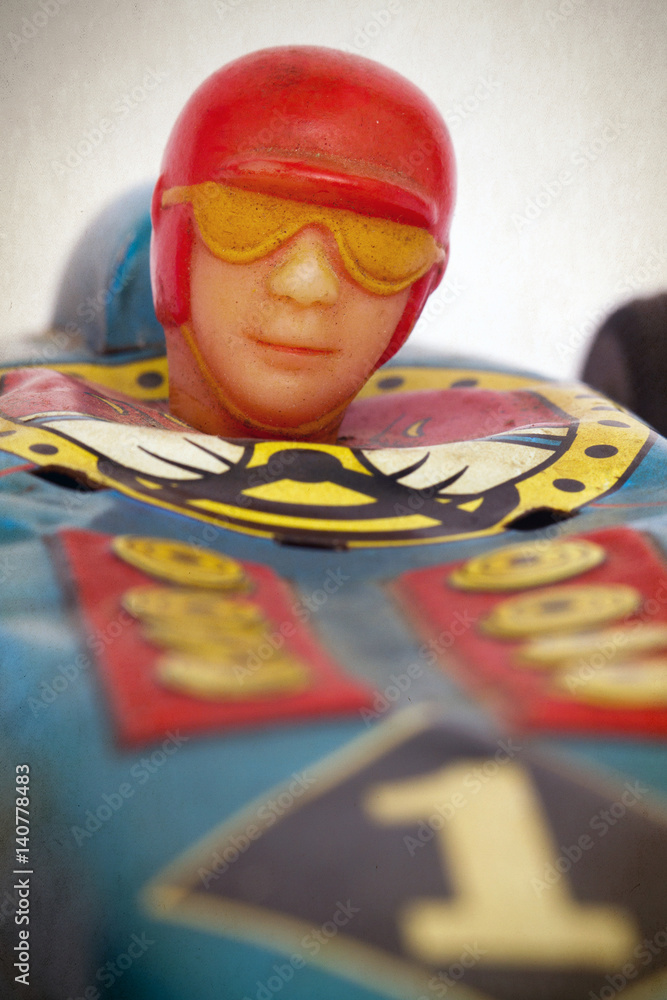 Fototapeta premium vintage tin car 