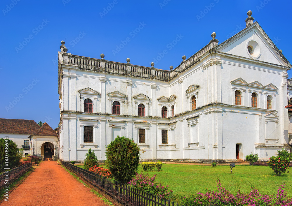 Catedral de Santa Catarina, known as SE Cathedral in Old Goa, India. The road to the courtyard of the Church