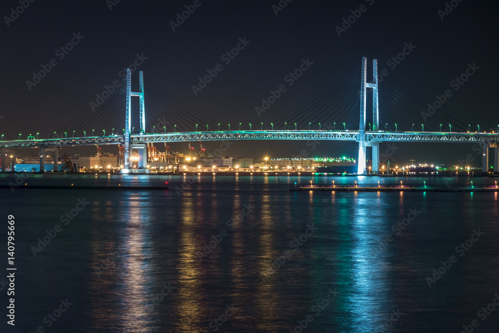Naklejka premium Yokohama Bay Bridge at night - 夜の横浜ベイブリッジ