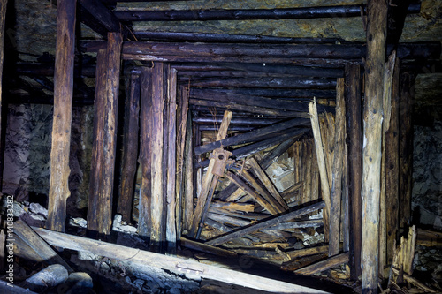 Collapse in the mine with wooden fittings