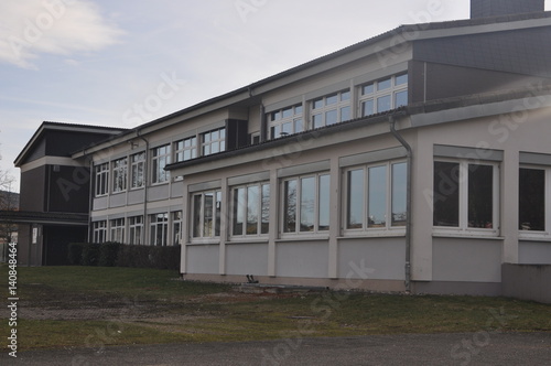 Schulgebäude, Schulhaus