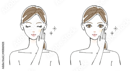 化粧下地を塗る30代前後の女性