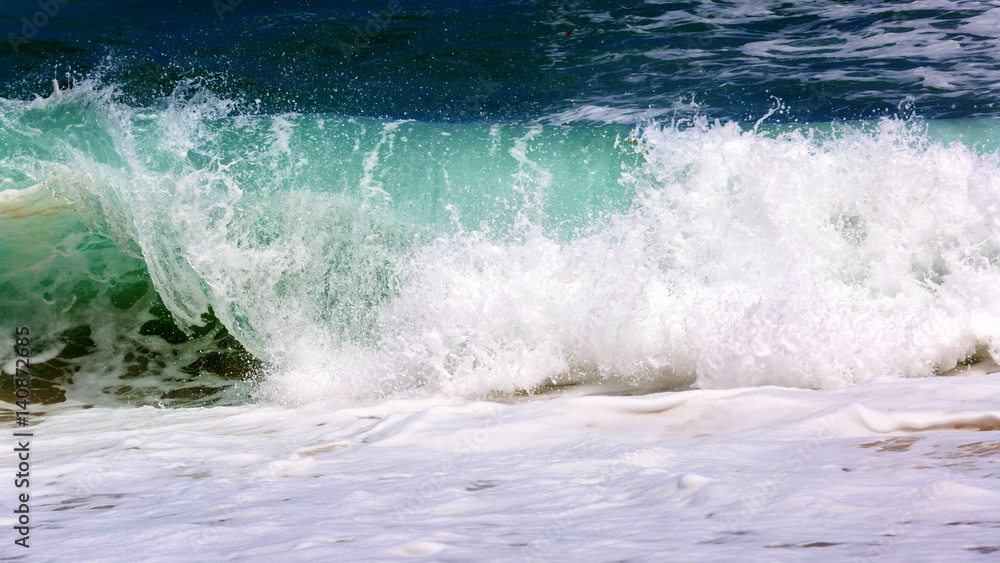 Fototapeta premium Breaking wave. Empty green wave rolls through to beach with no surfer in view