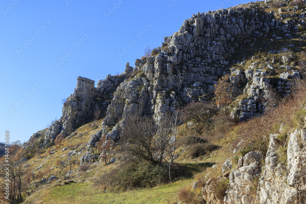 Obraz premium summit peak cliff of mountain in matese park