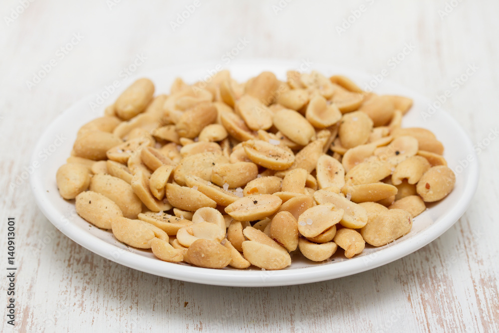 peanuts with salt and black pepper peanuts with salt and black pepper