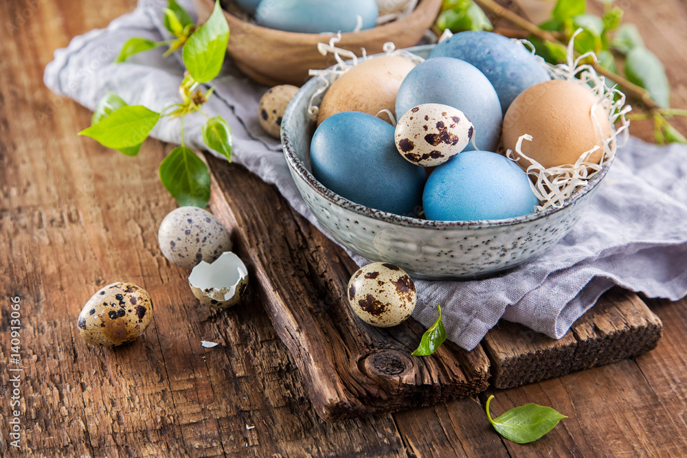 Obraz premium Colorful Easter eggs on wooden surface. Happy Easter.