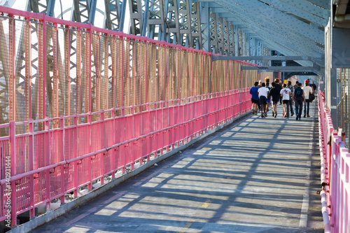 Wallpaper Mural Runners Crossing Williamsburg Bridge in New York City Torontodigital.ca