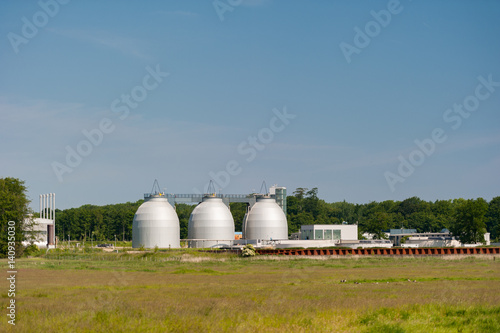 Biologische Kläranlage an der Küste