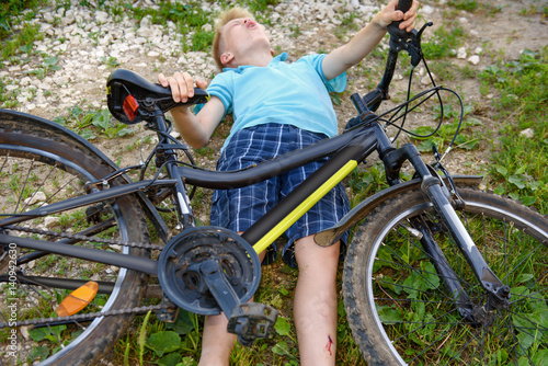 Teenager has fallen from bicycle and was traumatized