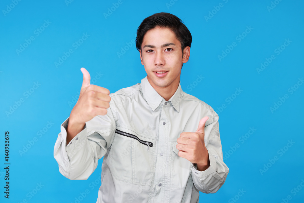 ガッツポーズの宅配人
