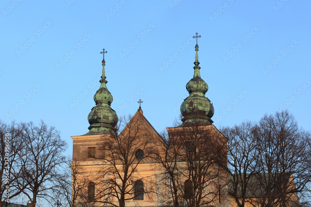 Dwie wieże kościoła katolickiego w Mstowie. Dwie wieże kościoła katolickiego w Mstowie.