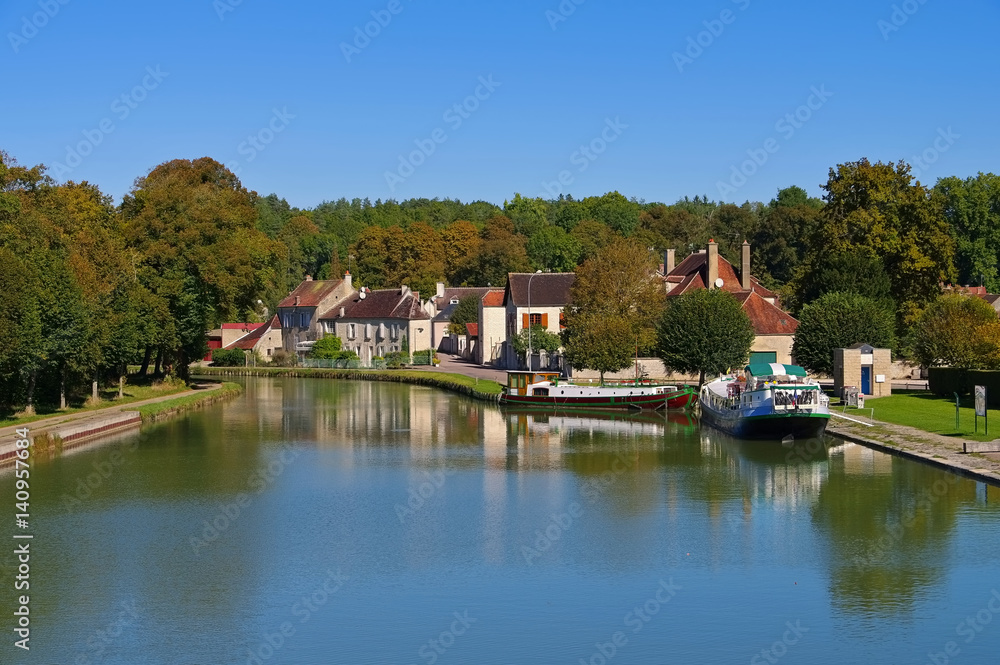 Tanlay Kanal de Bourgogne - Tanlay Canal de Bourgogne