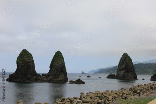 せたな町の海岸に並び立つ三本杉岩(北海道) photo
