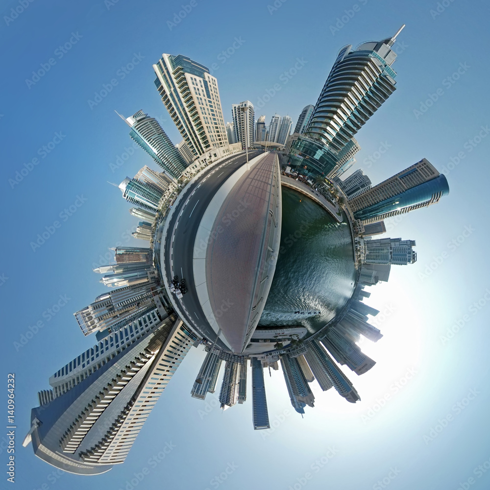 Fototapeta premium Dubaj, Zjednoczone Emiraty Arabskie - 5 listopada 2016: Mała planeta, centrum Dubaju z futurystycznymi drapaczami chmur