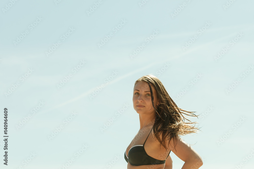 Naklejka premium Woman in black bikini swimsuit having fun outside