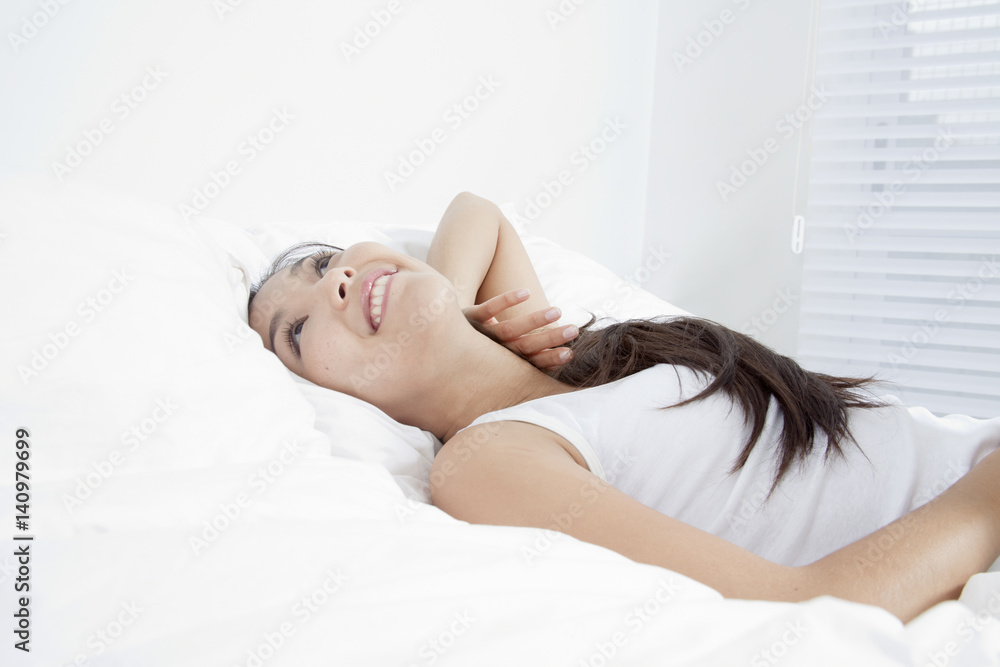 Naklejka premium Young woman lying down