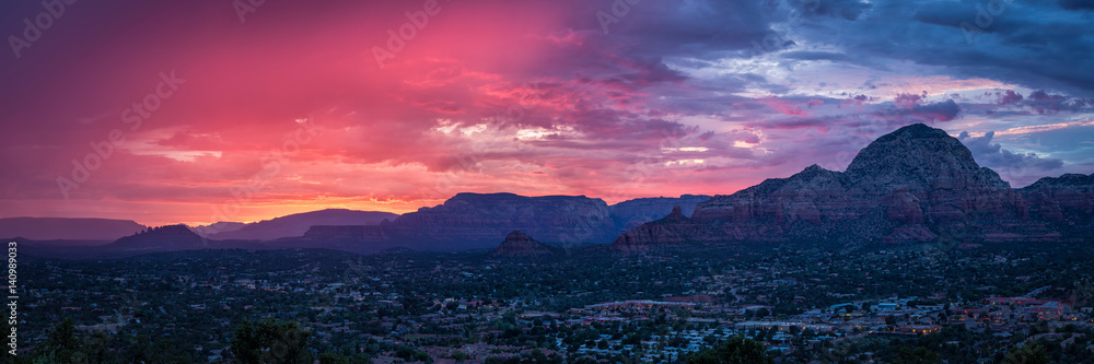 Fototapeta premium Sunset Over Sedona Arizona