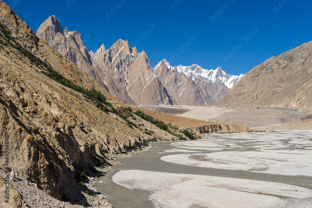 Obraz premium Trango tower family, Lobsang spire and river, K2 trek, Pakistan