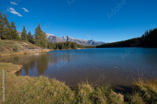 Fototapeta Naklejka Na Ścianę i Meble -  Johnson Lake Rocky Mountains bei Banff