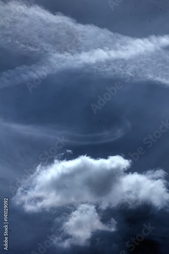 Obraz na płótnie White clouds against blue sky. Day. w salonie