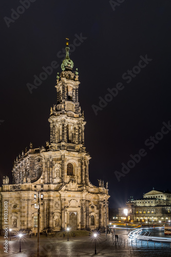 Dresdner Hofkirche und Semperoper bei Nacht, Sachsen in Deutschland