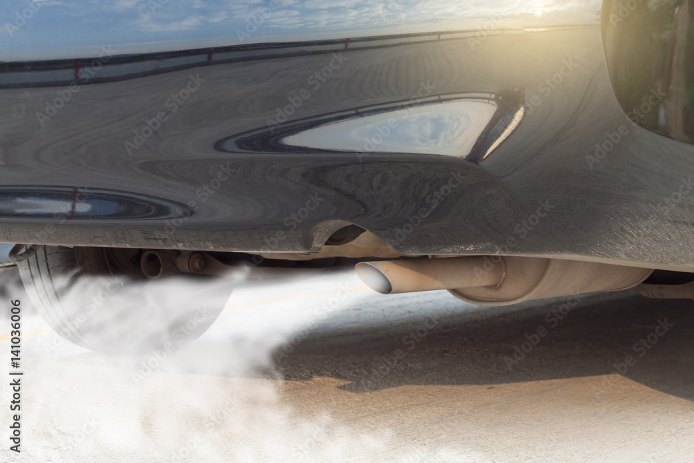 Combustion fumes of car exhaust pipe, The engine is not working