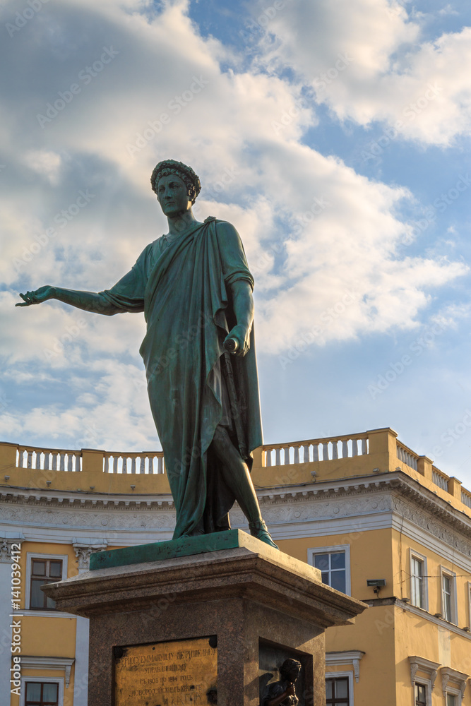 Fototapeta premium Monument of duke Richelieu on seaside boulevard in Odessa, Ukraine