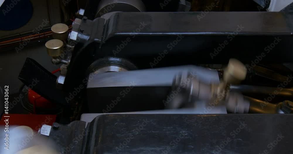 Steam engine crankshaft and connecting rod Steam engine crankshaft and connecting rod