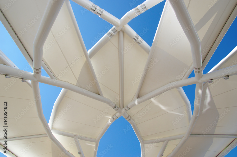 Obraz premium Abstract building construction on tte sky