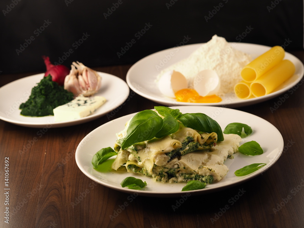 Cannelloni con ricotta e spinaci. Italian pasta with ricotta and spinach, basil, blue cheese, egg, flour, onion and garlic. Delicious food. Cannelloni con ricotta e spinaci. Italian pasta with ricotta and spinach, basil, blue cheese, egg, flour, onion and garlic. Delicious food.