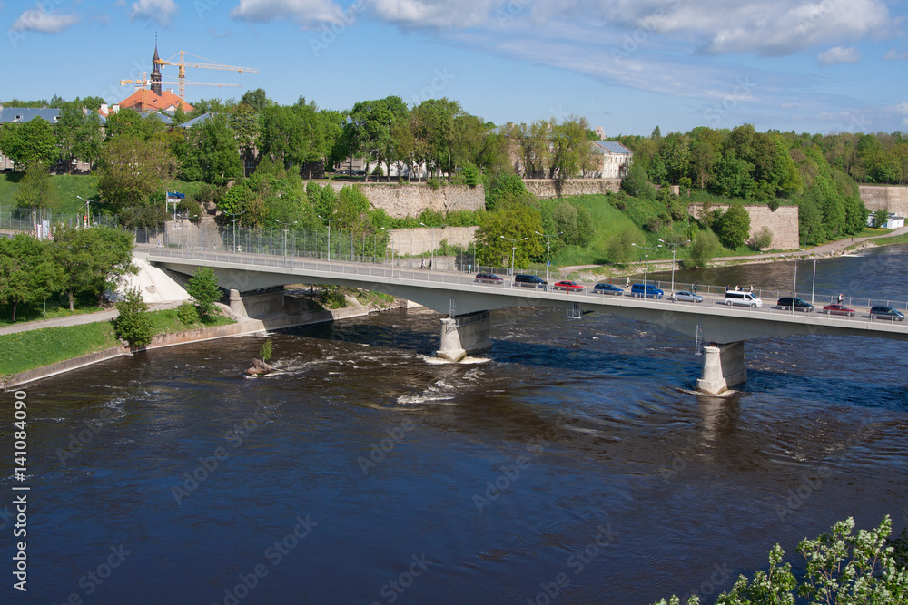Fototapeta premium Bridge of Friendship with pedestrian tunnel over Narova River between Narva in Estonia and Ivangorod in Russia.
