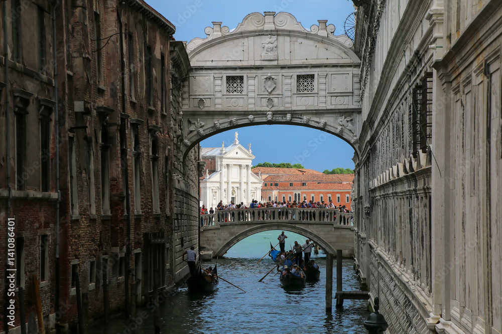 Ponte dei Sospiri (Bridge of Sighs) in Venice, Italy.
