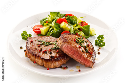 Grilled steak with vegetables