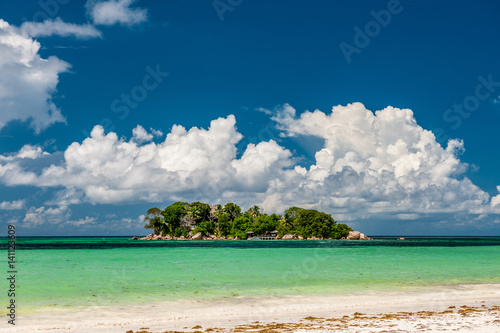 Fototapeta Naklejka Na Ścianę i Meble -  Tropical island at Seychelles