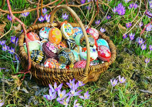 Easter, Ostern, Korb mit handbemalten Ostereiern in Wiese mit Krokussen, Textraum, copy space photo