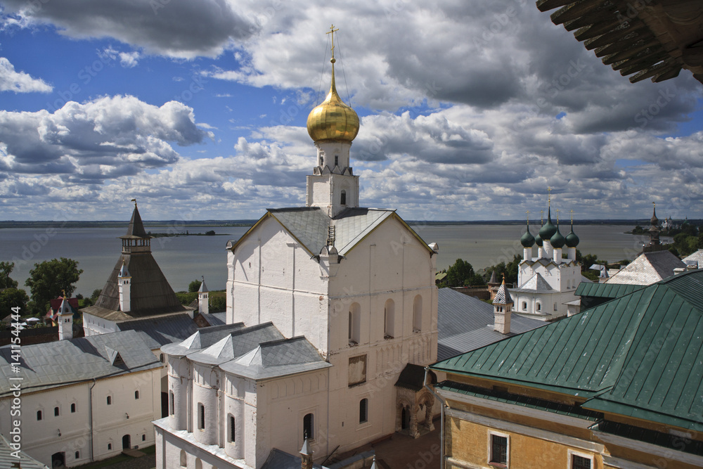 Вид с колокольни Ростовского Кремля.