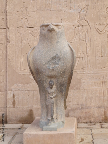 Eindrücke von einer Nilkreuzfahrt in Ägypten. Edfu Tempel photo